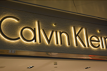 哪些因素影响着妖精视频进入网站的价格呢？